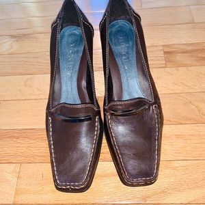 AEROSOLES BROWN LEATHER HEELS SIZE 9